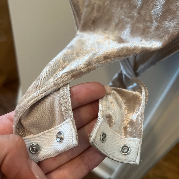 V Neck Tan Velvet Bodysuit Wasabi + Mint - Picture 4 of 5